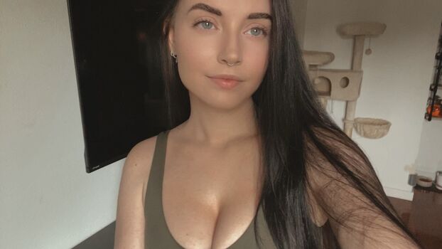 Full leaked Emileesilvey private onlyfans photo